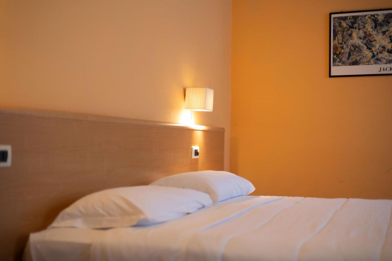 Hotel La Ferte อัสตี ภายนอก รูปภาพ