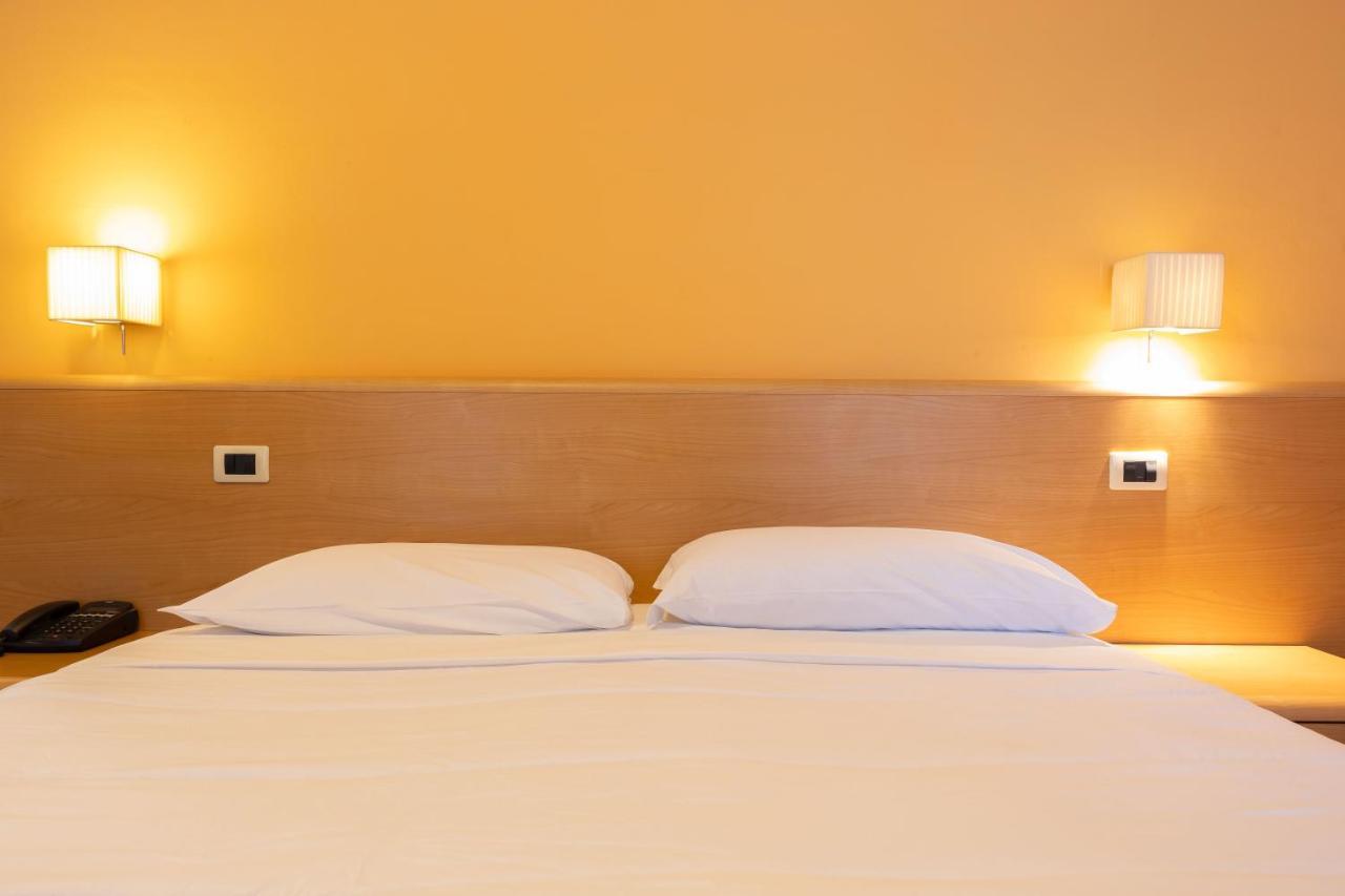Hotel La Ferte อัสตี ภายนอก รูปภาพ