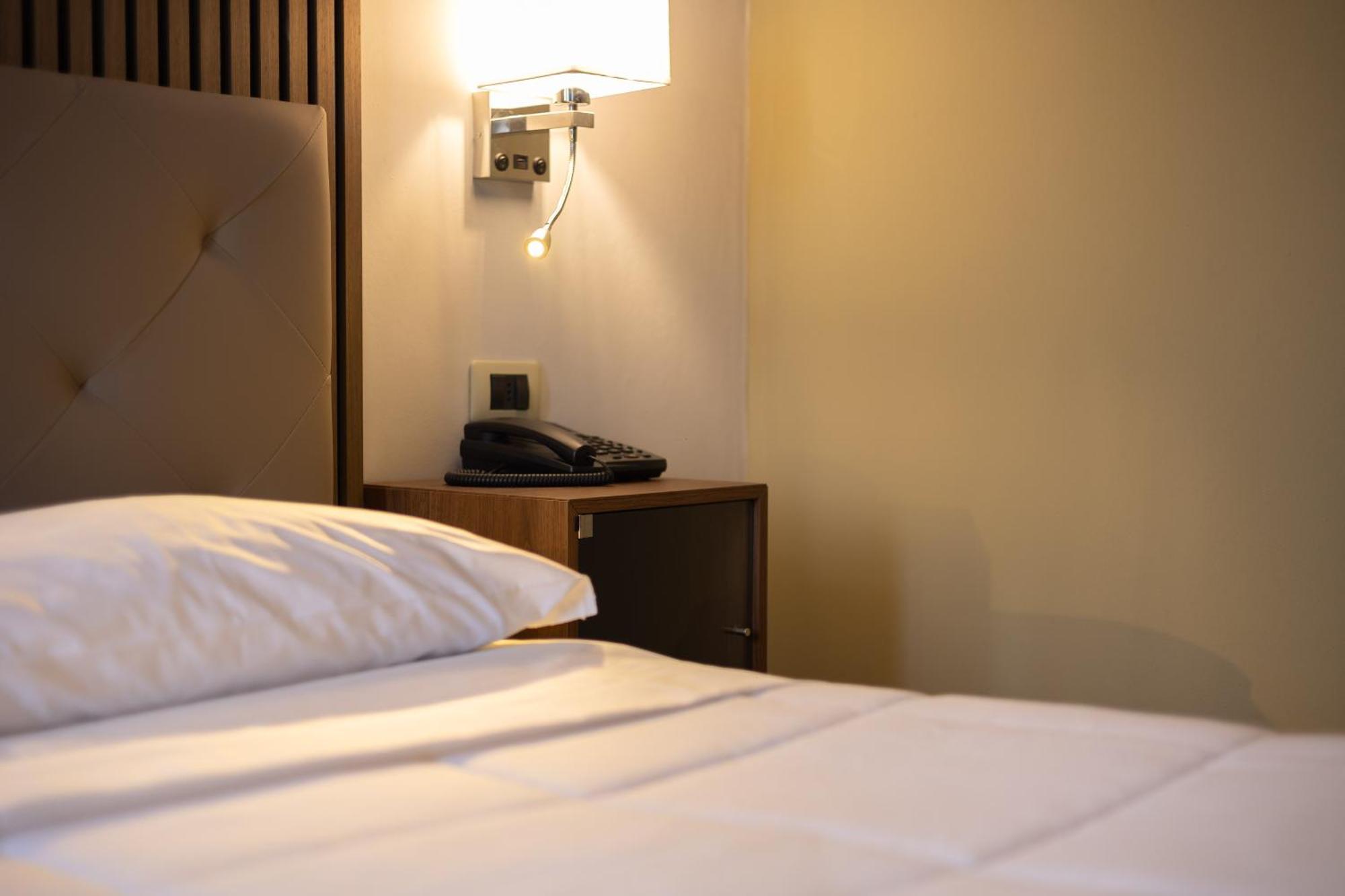 Hotel La Ferte อัสตี ภายนอก รูปภาพ